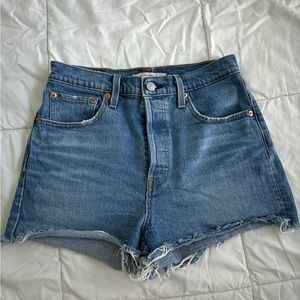 Levi’s ribcage shorts